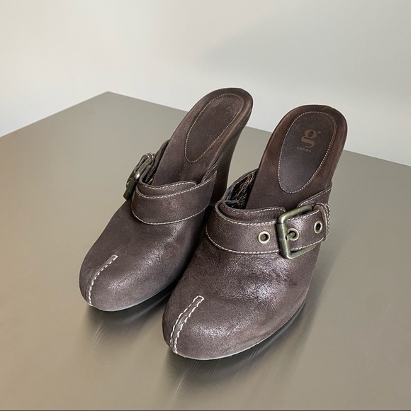 The perfect brown clog heel for your closet! - Picture 1 of 5